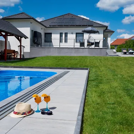 Villa Csurgo Vendeghaz *